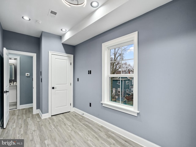 foyer entrance with light wood-style flooring, recessed lighting, baseboards, and visible vents