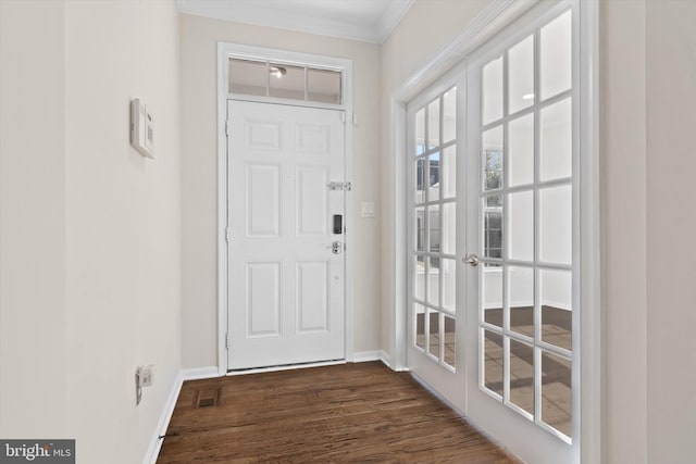 entryway featuring visible vents, dark wood-type flooring, baseboards, and ornamental molding