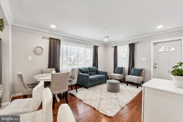 living area featuring crown molding, recessed lighting, wood finished floors, and baseboards