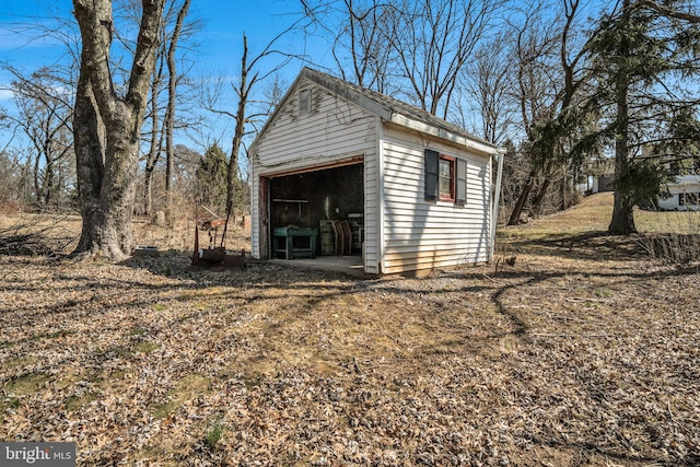 view of detached garage