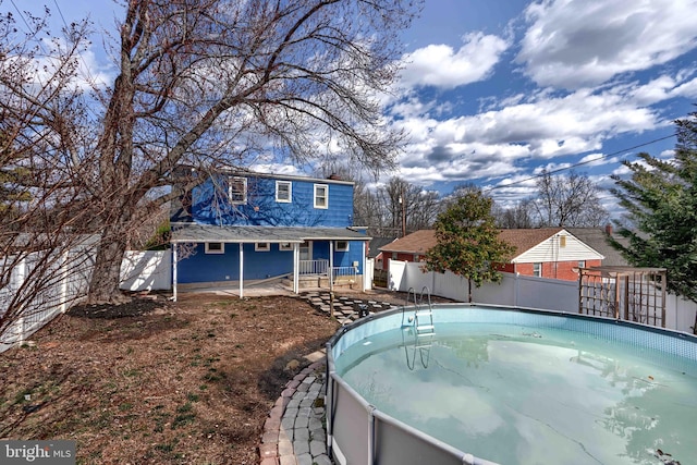 view of swimming pool featuring fence