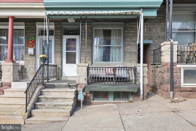 property entrance featuring covered porch