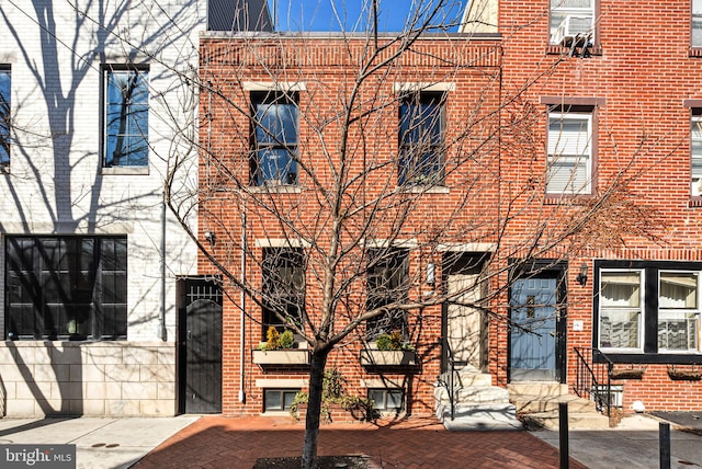 view of front facade featuring brick siding