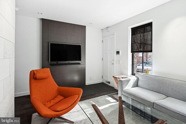 sitting room with dark wood-style floors and baseboards