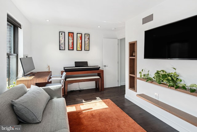 living area featuring a wealth of natural light, visible vents, dark wood-style floors, and recessed lighting