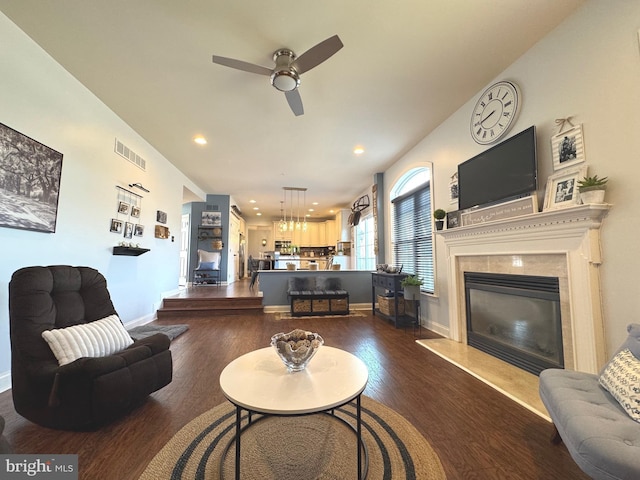 living area featuring dark wood-style floors, visible vents, recessed lighting, and baseboards