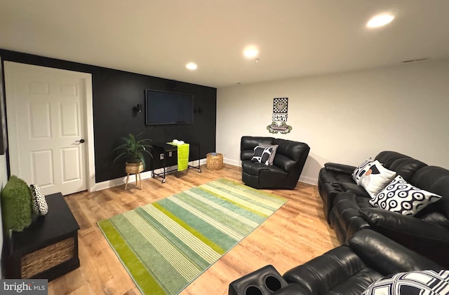 living room featuring recessed lighting, baseboards, and wood finished floors