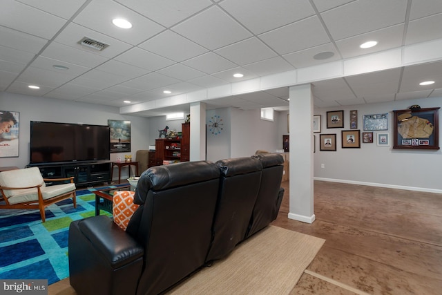 living area featuring visible vents, recessed lighting, baseboards, and a drop ceiling