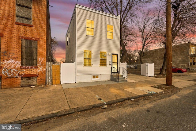 view of front facade featuring a gate and fence