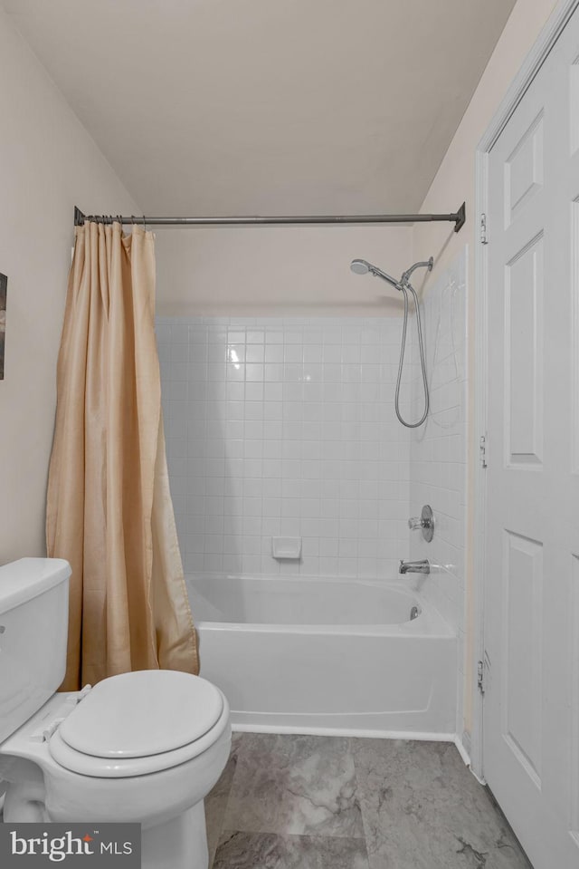 bathroom featuring toilet and shower / tub combo