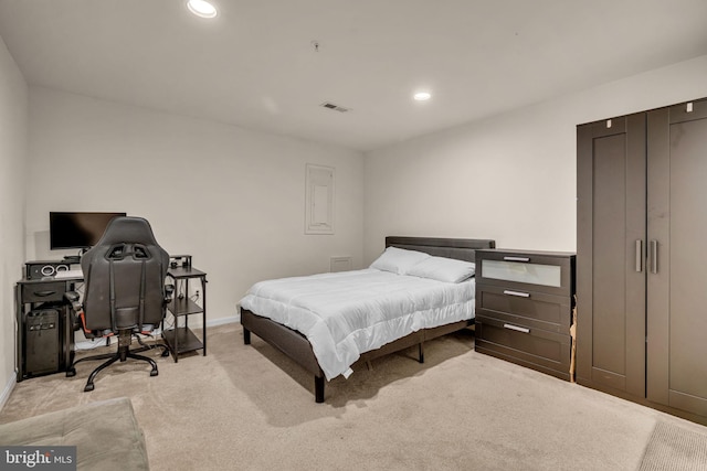 bedroom featuring recessed lighting, carpet, visible vents, and baseboards