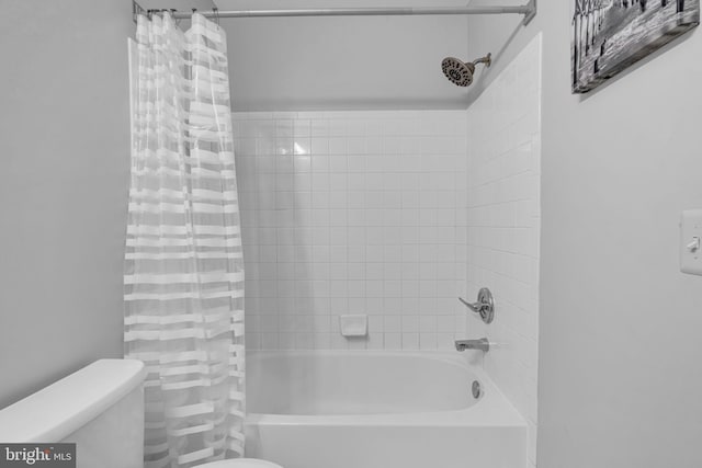 bathroom with shower / bath combo with shower curtain and toilet