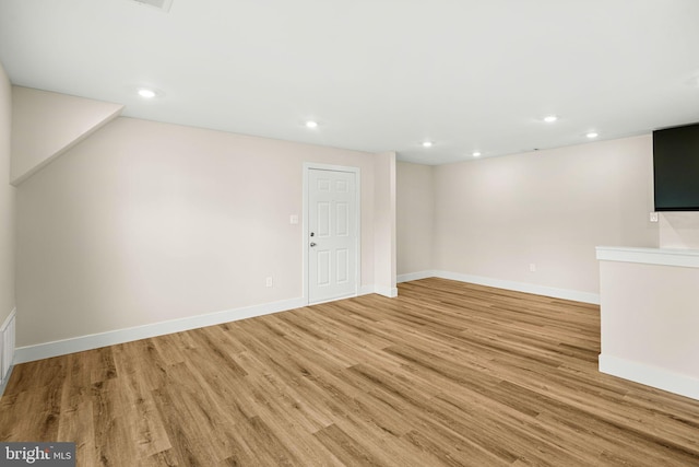 interior space with light wood-style flooring, recessed lighting, and baseboards