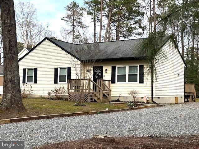 single story home with crawl space