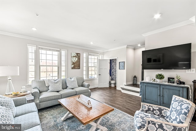 living area featuring dark wood finished floors, crown molding, recessed lighting, and baseboards