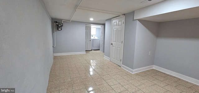 finished below grade area featuring visible vents, washer / dryer, and baseboards