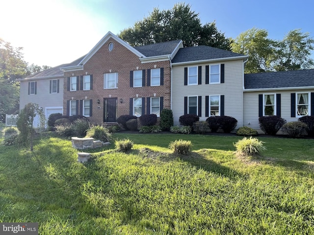 view of front facade featuring brick siding and a front yard