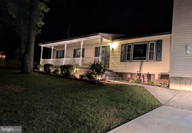 view of front of property with a lawn and covered porch