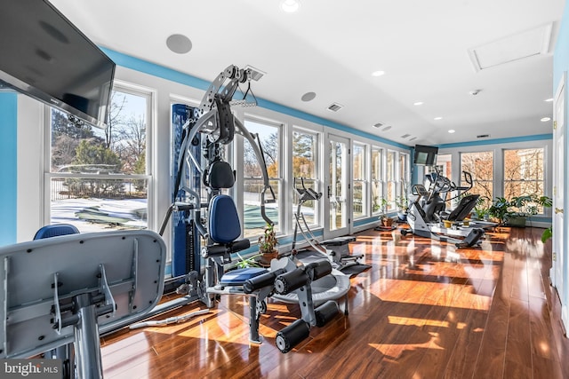 workout area with a wealth of natural light, visible vents, recessed lighting, and hardwood / wood-style flooring