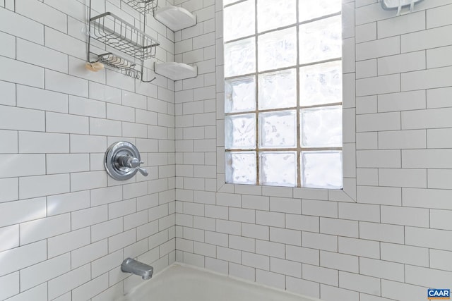 bathroom with tub / shower combination