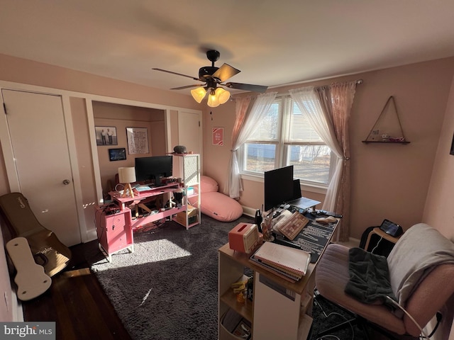 office area featuring ceiling fan