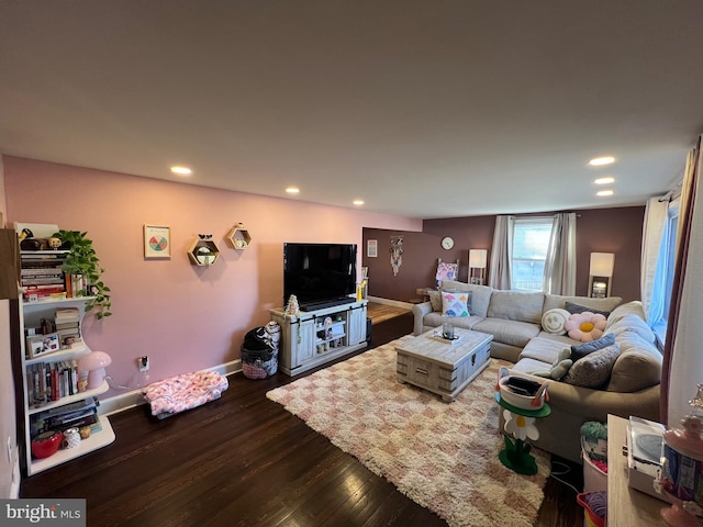 living room featuring recessed lighting, baseboards, and dark wood-style flooring