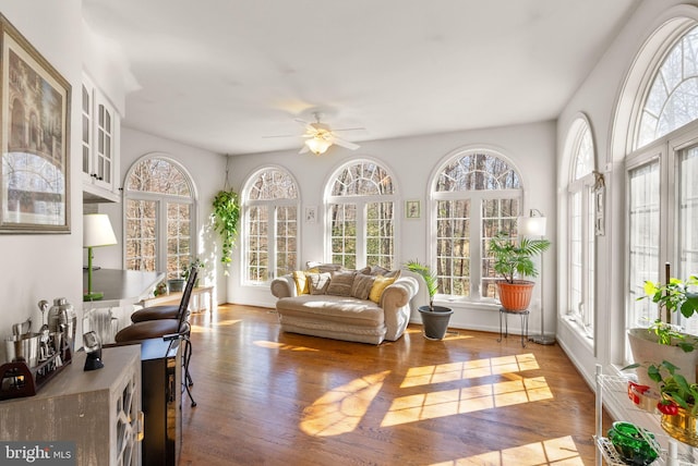 sunroom with ceiling fan