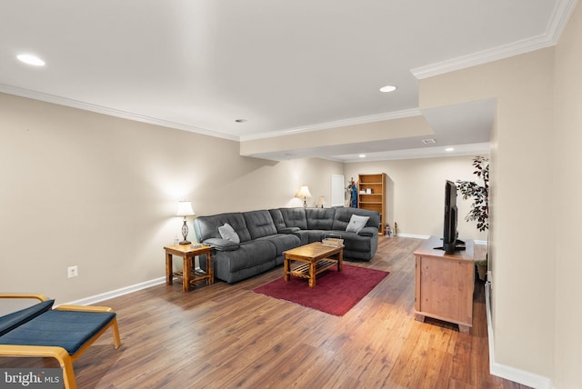 living room with recessed lighting, baseboards, light wood-style flooring, and ornamental molding