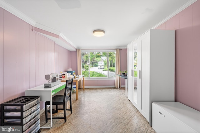 office with crown molding