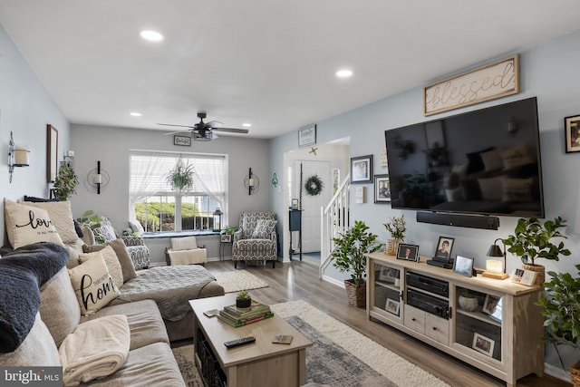 living area with recessed lighting, baseboards, wood finished floors, and ceiling fan