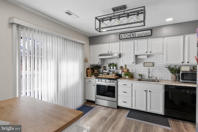 kitchen featuring light wood-type flooring, visible vents, a sink, stainless steel appliances, and white cabinets