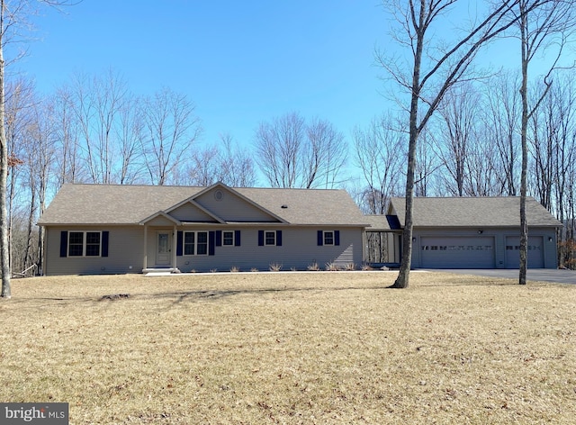 ranch-style home featuring a front lawn