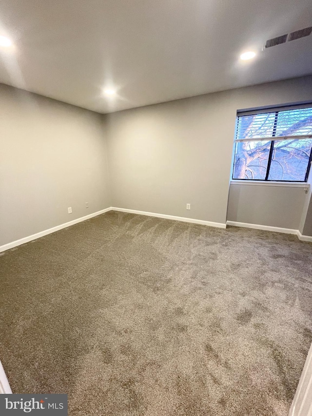 spare room featuring recessed lighting, visible vents, baseboards, and carpet floors