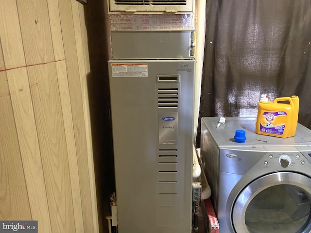 clothes washing area with heating unit, washer / clothes dryer, and laundry area