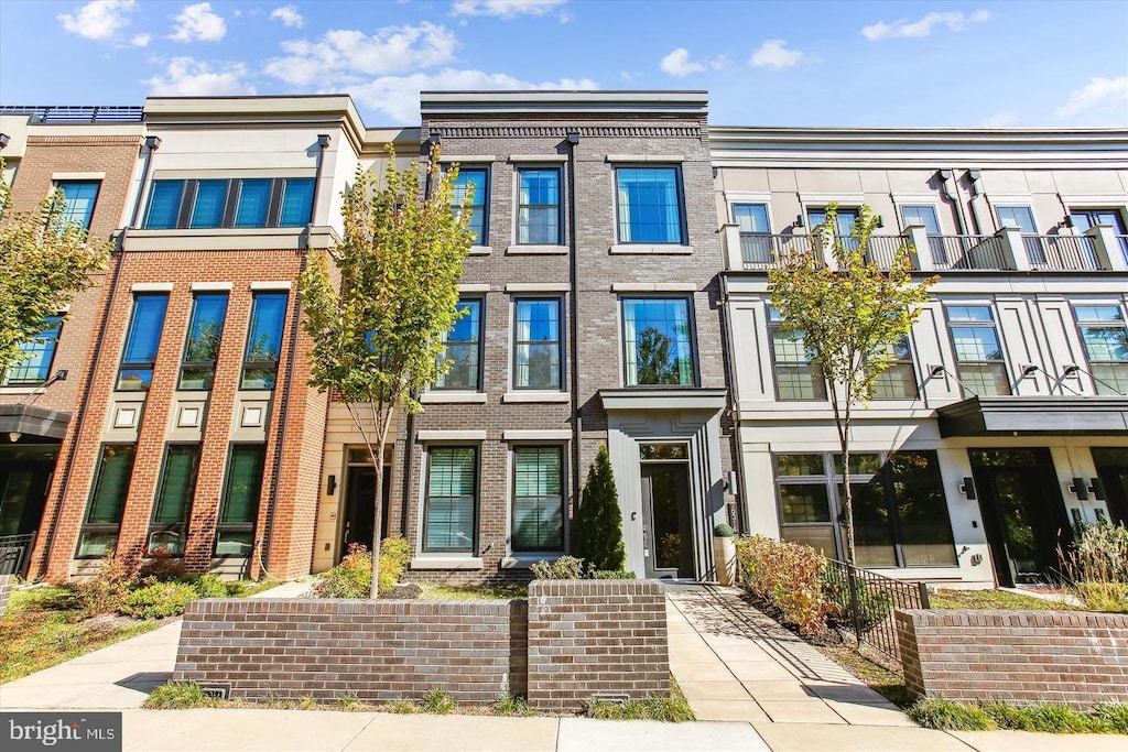 view of front facade featuring brick siding