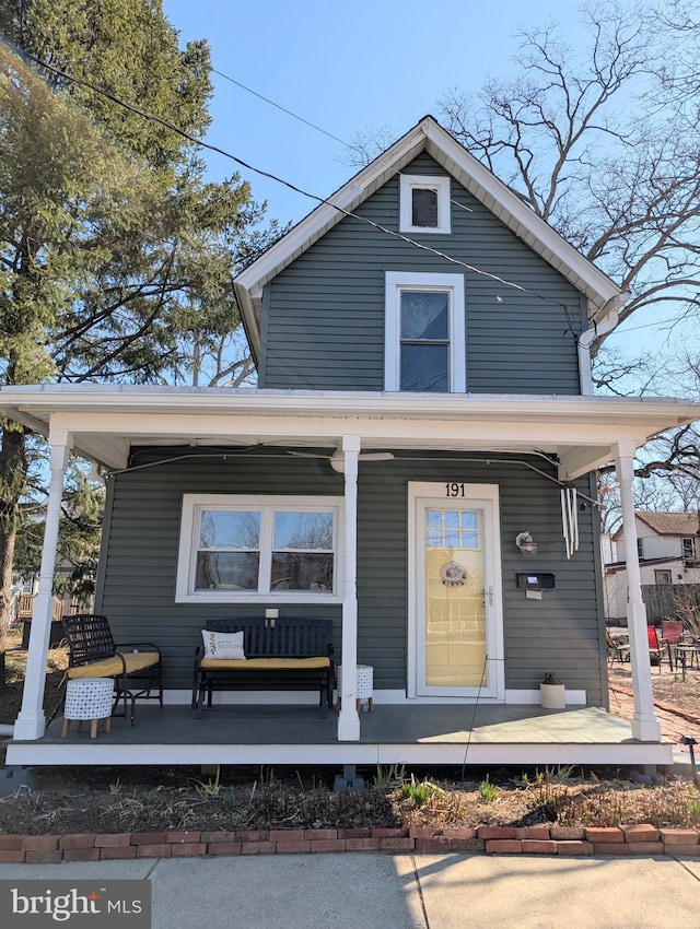 view of front of property featuring covered porch