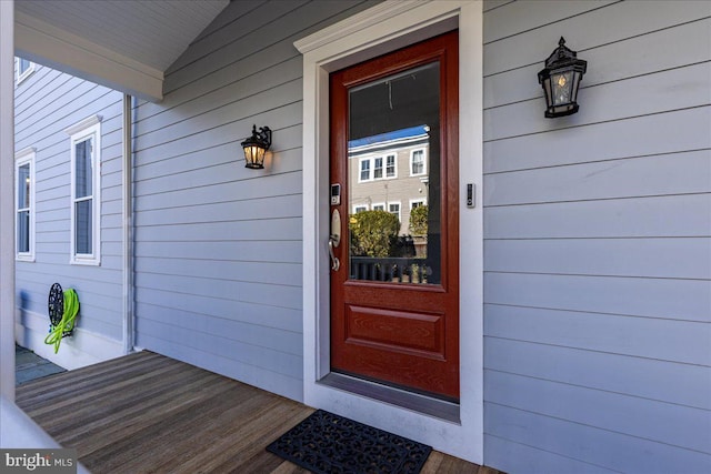 entrance to property with covered porch