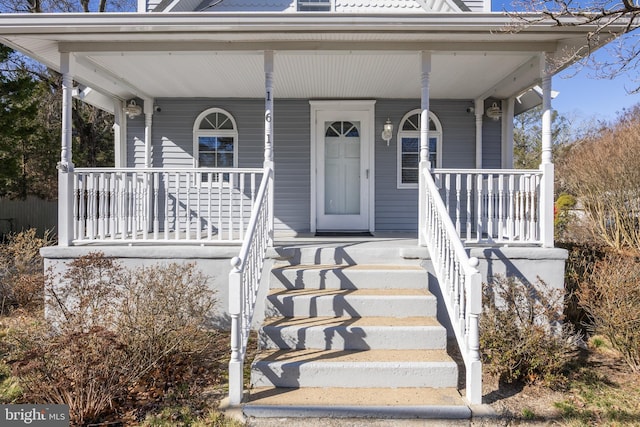 entrance to property featuring covered porch