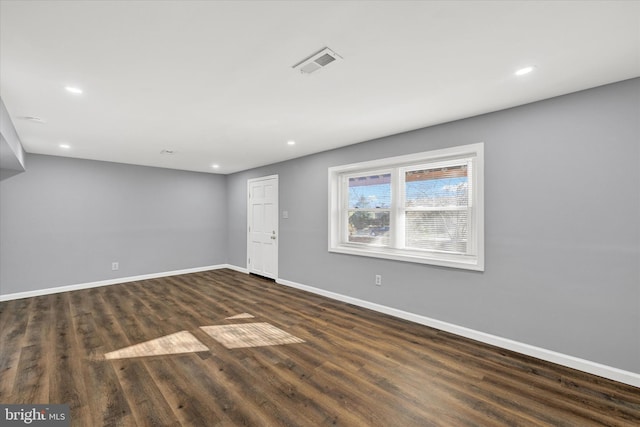 spare room with dark wood finished floors, visible vents, recessed lighting, and baseboards