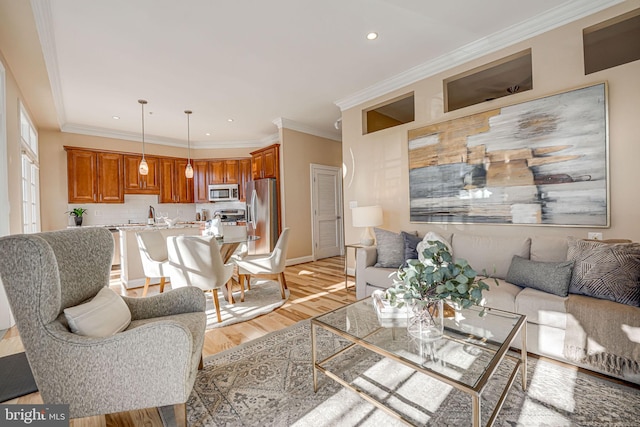 living area featuring recessed lighting, light wood-type flooring, baseboards, and ornamental molding