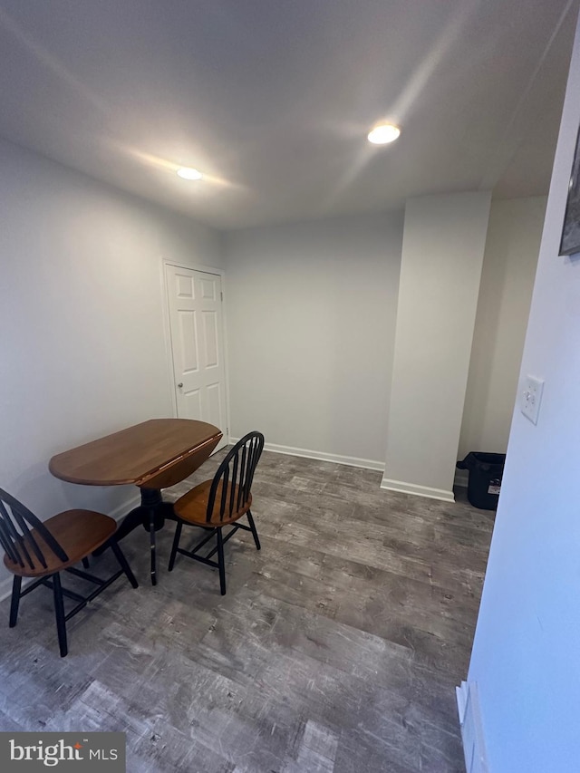 dining area featuring recessed lighting, baseboards, and wood finished floors