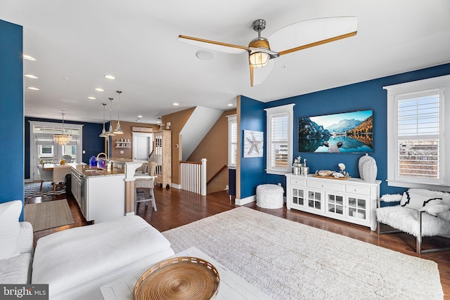 living area featuring ceiling fan, baseboards, dark wood finished floors, and recessed lighting