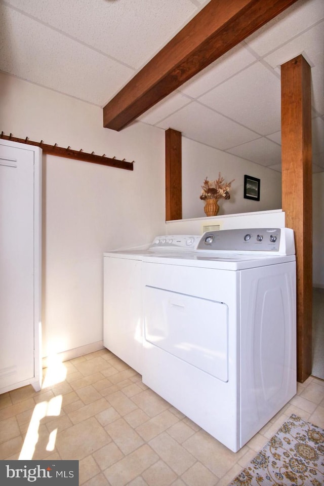 laundry area featuring a barn door, laundry area, and washing machine and clothes dryer