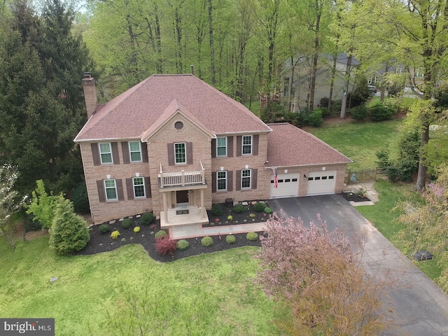 bird's eye view featuring a wooded view