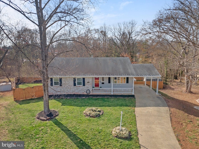 view of front of home featuring driveway, a porch, fence, a front yard, and a carport