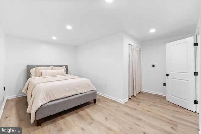 bedroom with recessed lighting, baseboards, and light wood-style floors