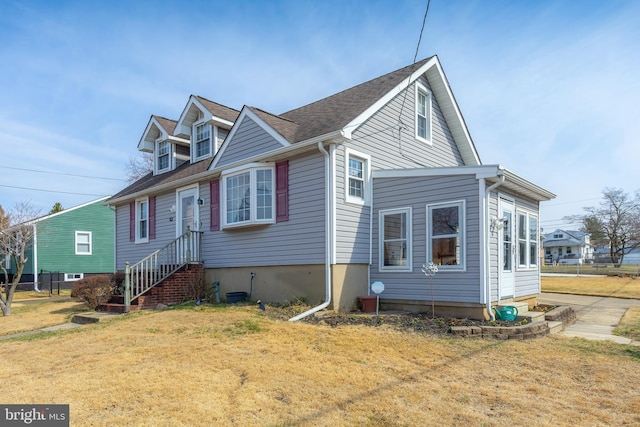 view of front facade with a front lawn