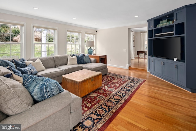 living area featuring crown molding, recessed lighting, baseboards, and light wood finished floors