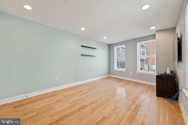 unfurnished room featuring light wood-style flooring, recessed lighting, and baseboards