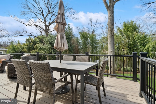 deck with outdoor dining space